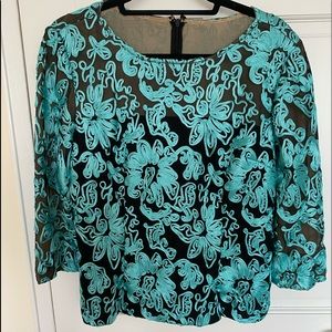 Illusion mesh 3/4 sleeve top with floral piping